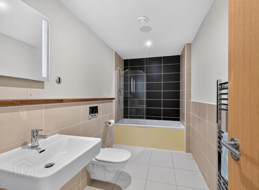 17 Stratfield House, Wellington Park Terrace, Belfast, BT9 6DR