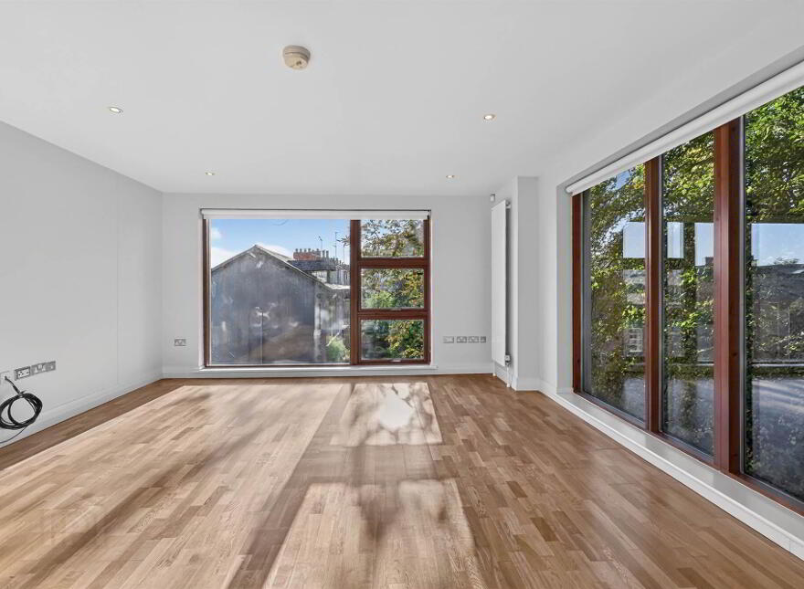 17 Stratfield House, Wellington Park Terrace, Belfast, BT9 6DR