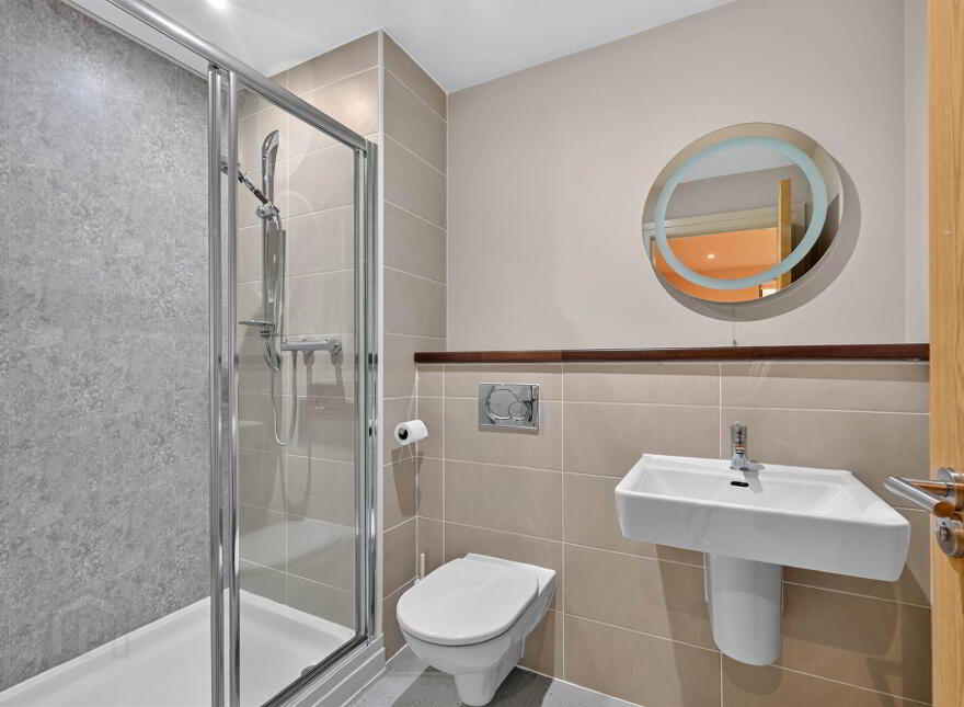 17 Stratfield House, Wellington Park Terrace, Belfast, BT9 6DR