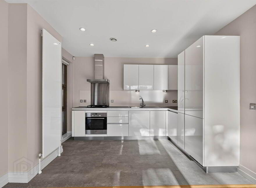 17 Stratfield House, Wellington Park Terrace, Belfast, BT9 6DR