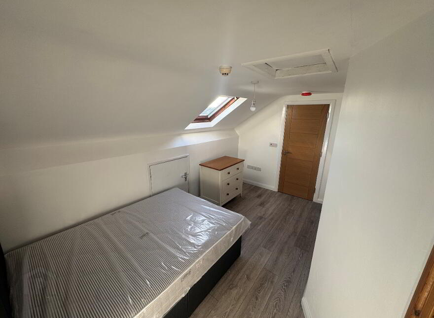 Flat 4, 77 Fitzroy Avenue, Belfast, BT7 1HT