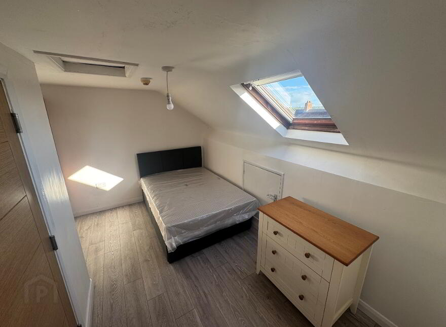 Flat 4, 77 Fitzroy Avenue, Belfast, BT7 1HT