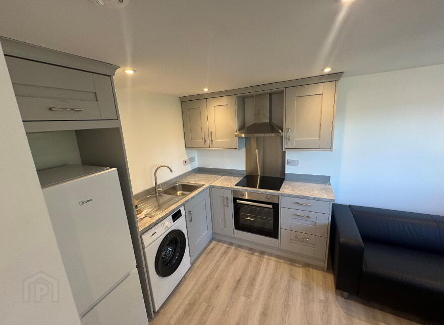 Flat 4, 77 Fitzroy Avenue, Belfast, BT7 1HT