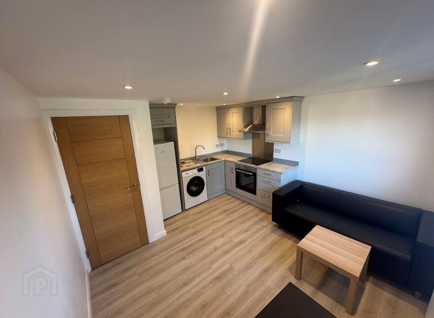 Flat 4, 77 Fitzroy Avenue, Belfast, BT7 1HT