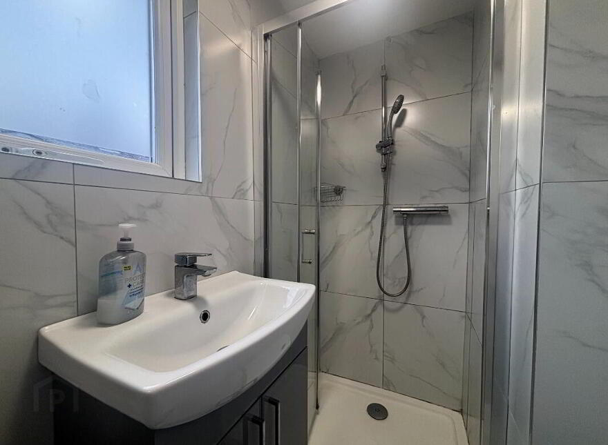 Apt 5, 31 Wellington Park, Belfast, BT9 6DL