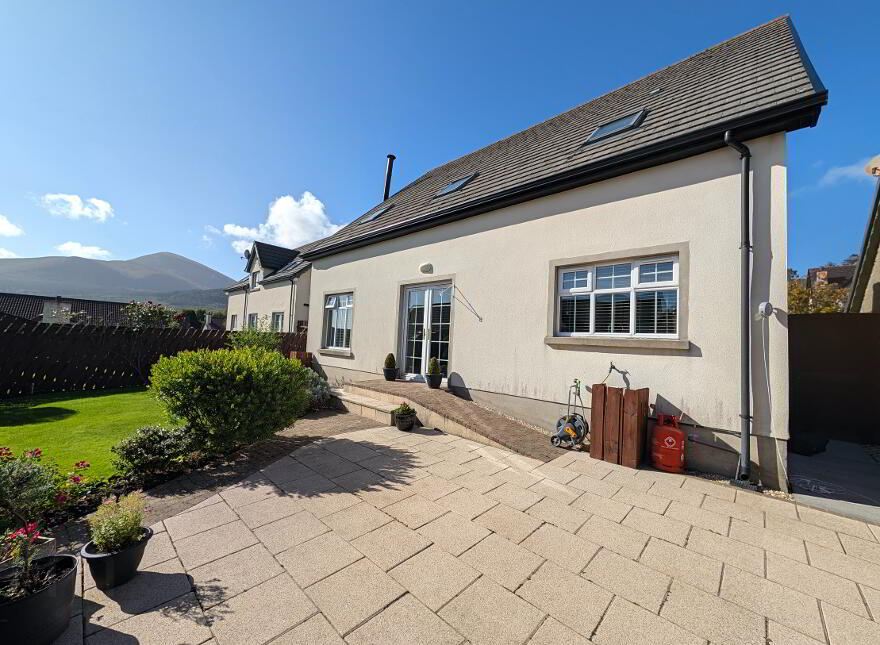 25 Tollymore Brae, Newcastle, BT33 0GT