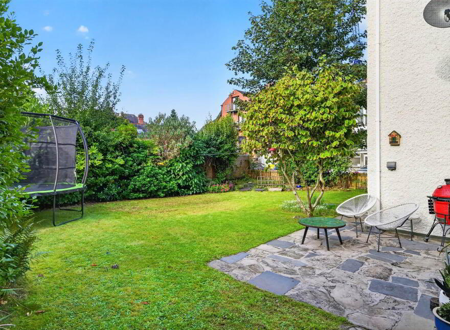 9 Osborne Park, Off Malone Road, Belfast, BT9 6JN
