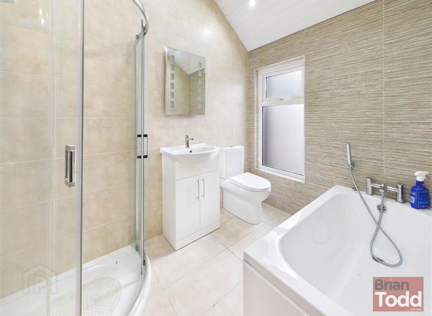 Glynnview Av, Larne, BT40 1BT