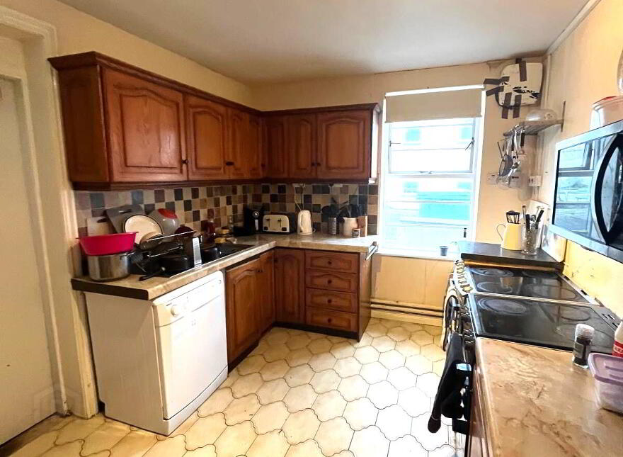 "Strandhill Lodge", Shore Road, Strandhill, F91W957