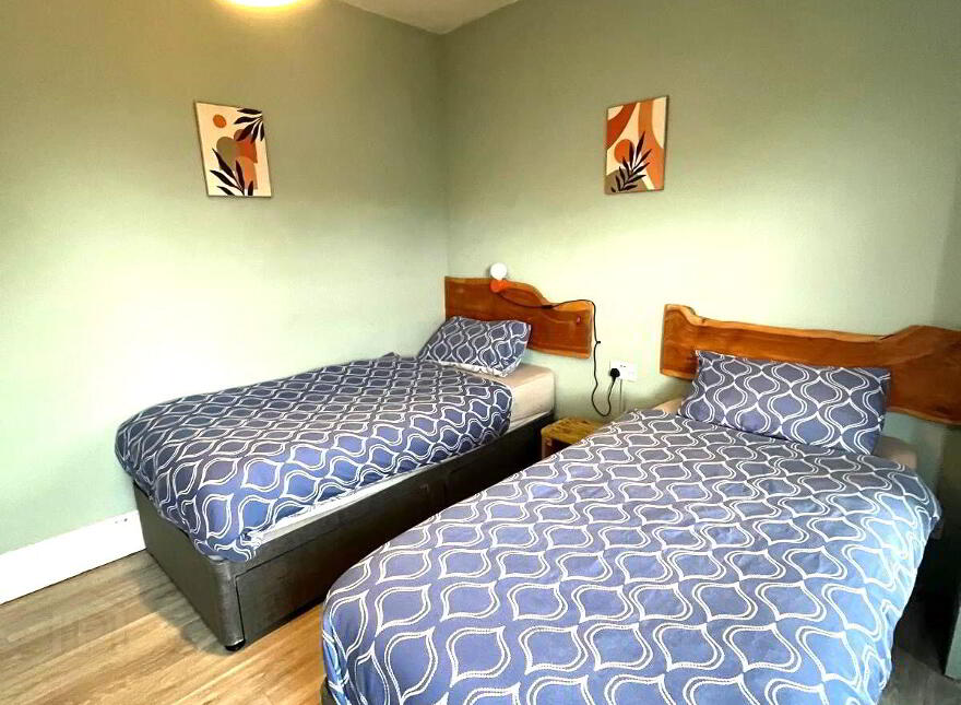 "Strandhill Lodge", Shore Road, Stranhill, F91W957