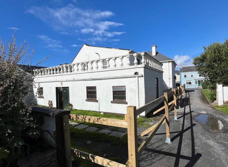 "Strandhill Lodge", Shore Road, Stranhill, F91W957