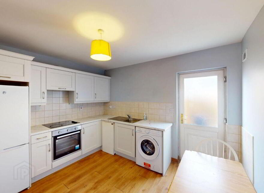44 Dromore, Cootehill, H16H674