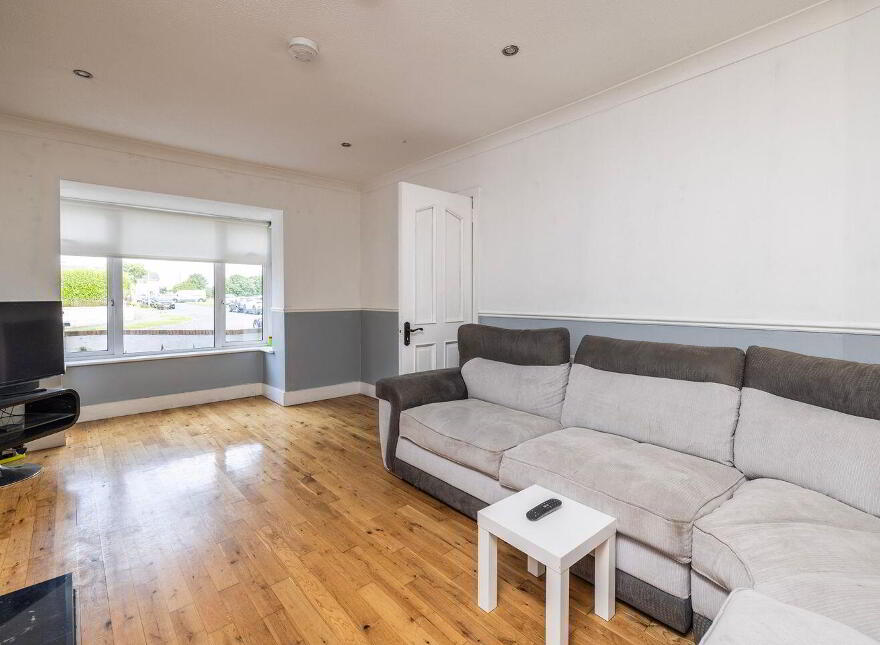 13 The Crescent, St. Catherines, Rush, K56HD36