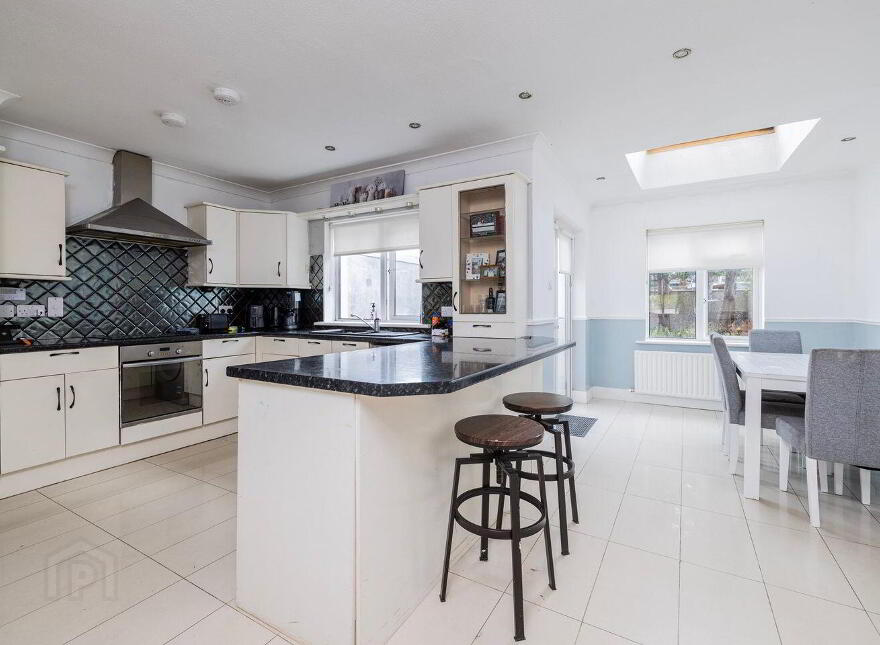 13 The Crescent, St. Catherines, Rush, K56HD36