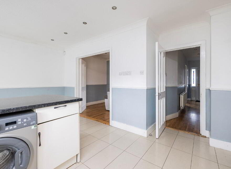 13 The Crescent, St. Catherines, Rush, K56HD36