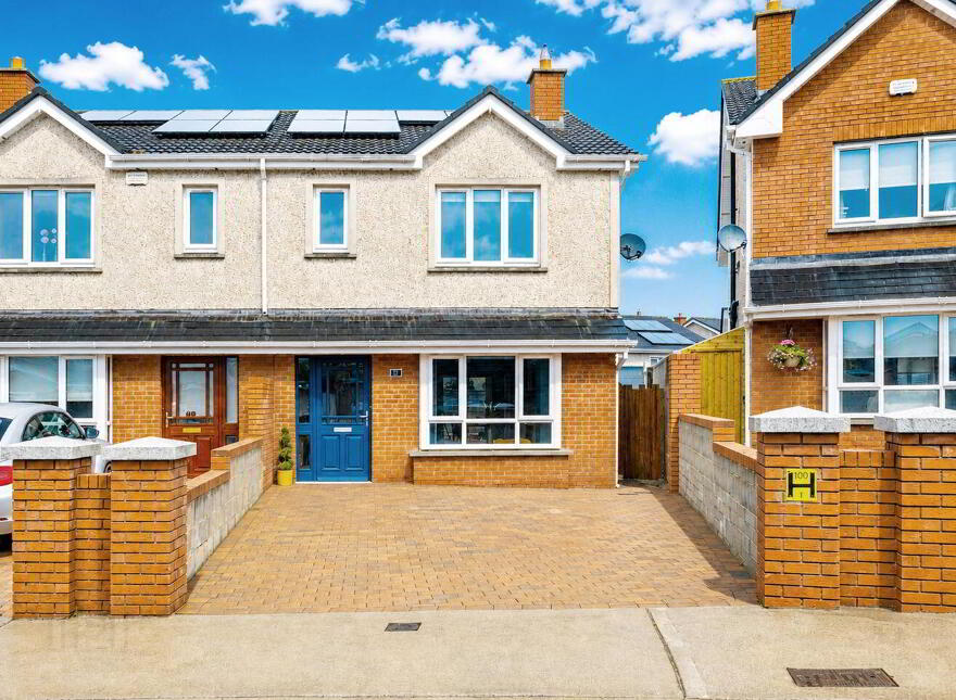 18 Castleland Park Place, Balbriggan, K32RY70 photo