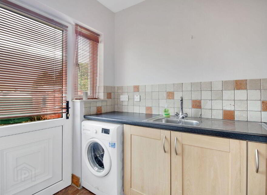 27 Orchard Grove, Newtown Cunningham, F93W326