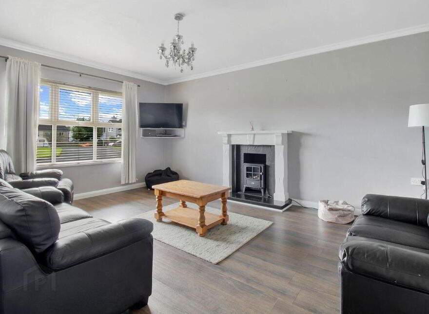 27 Orchard Grove, Newtown Cunningham, F93W326