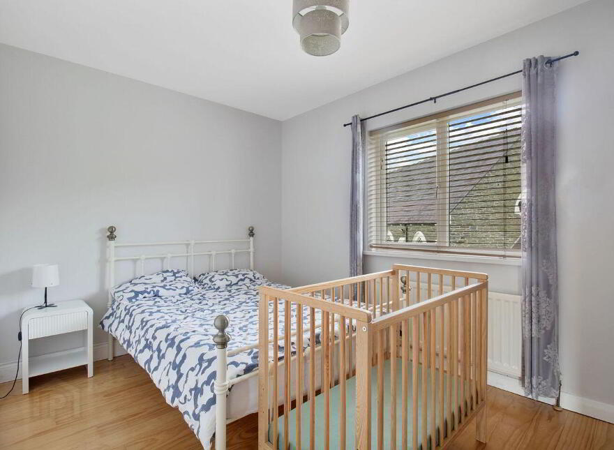 27 Orchard Grove, Newtown Cunningham, F93W326