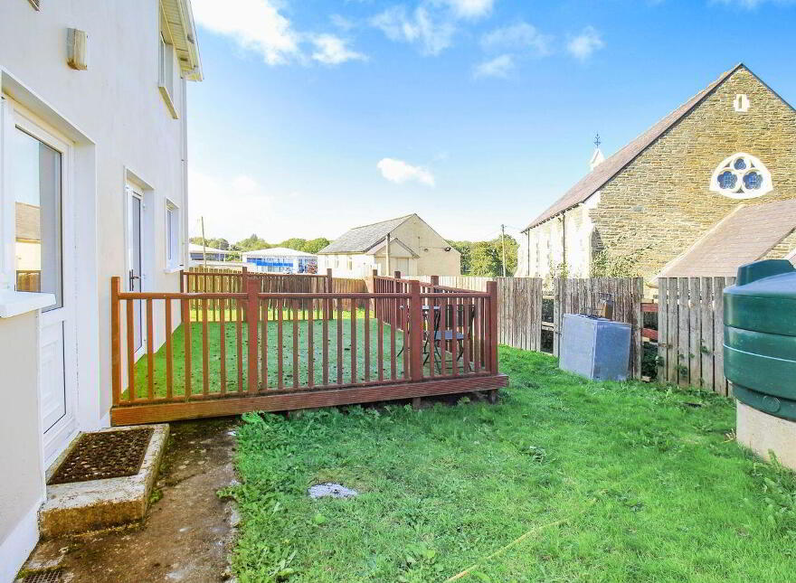 27 Orchard Grove, Newtown Cunningham, F93W326