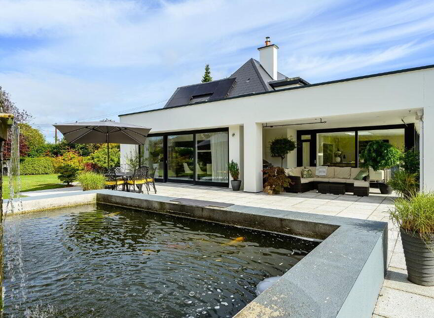 Entwood, Bailick Avenue, Midleton, P25T296