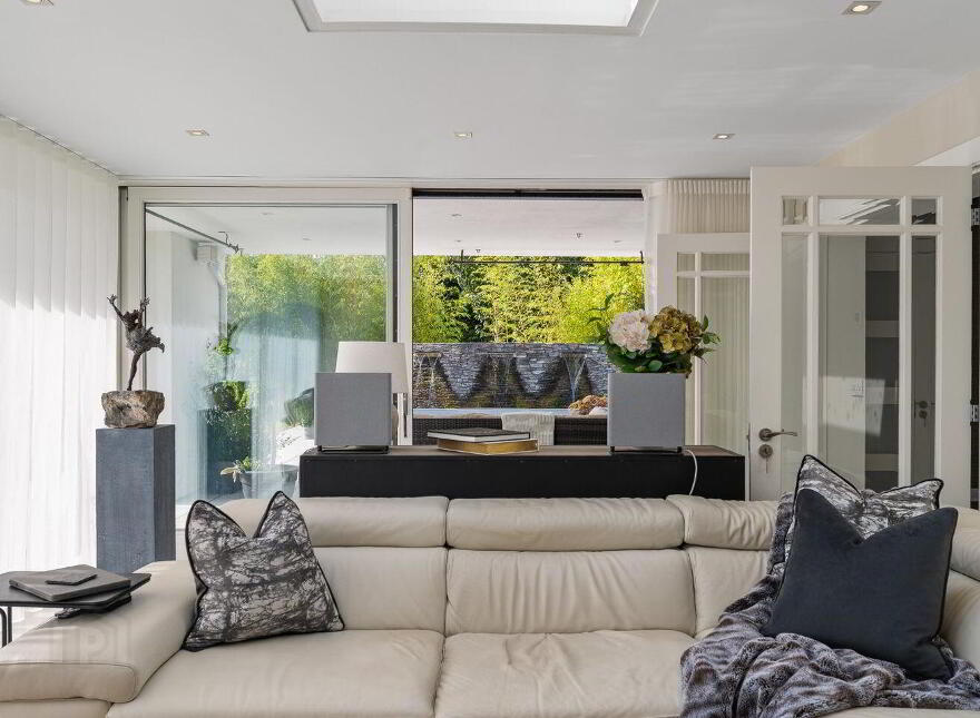 Entwood, Bailick Avenue, Midleton, P25T296