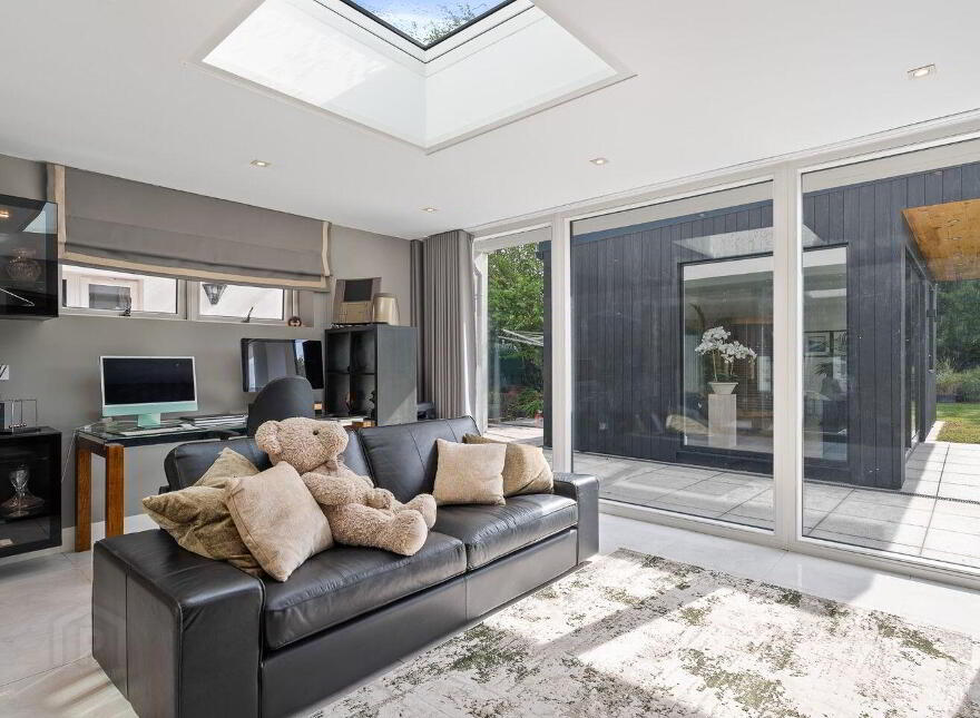 Entwood, Bailick Avenue, Midleton, P25T296