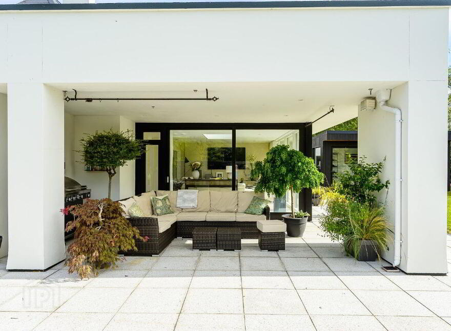 Entwood, Bailick Avenue, Midleton, P25T296