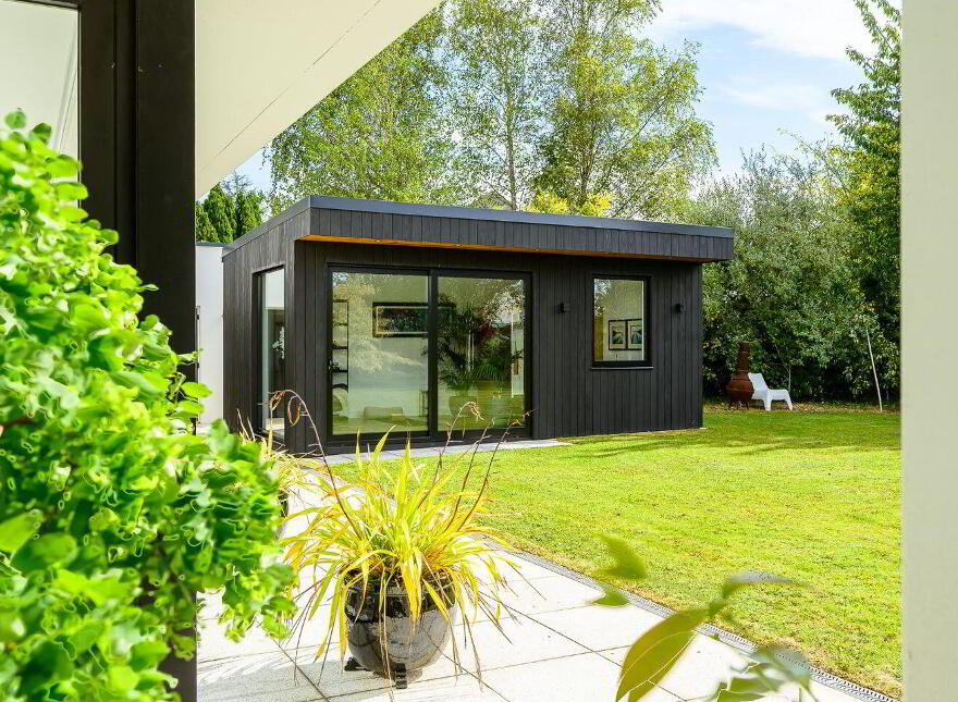 Entwood, Bailick Avenue, Midleton, P25T296