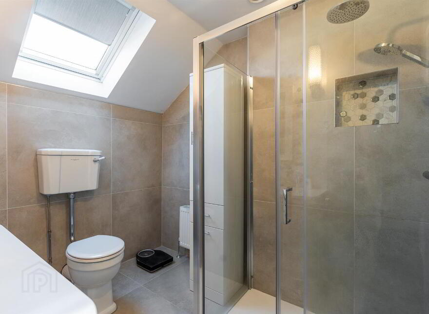 1009a Upper Newtownards Road, Dundonald, Belfast, BT16 1RN