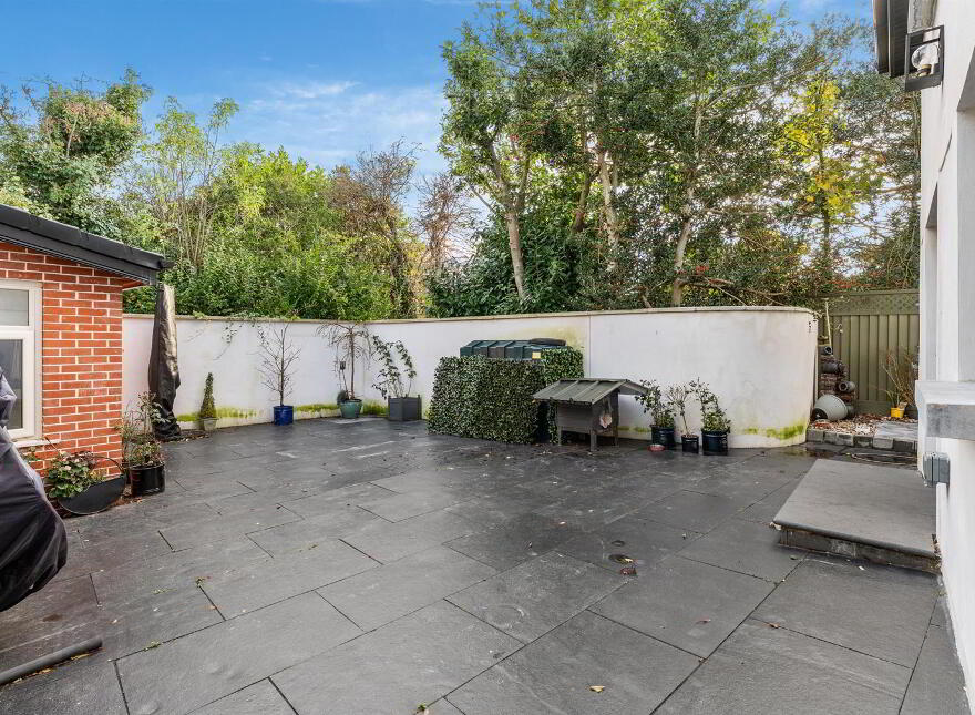 1009a Upper Newtownards Road, Dundonald, Belfast, BT16 1RN