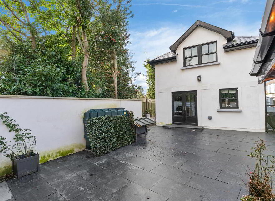 1009a Upper Newtownards Road, Dundonald, Belfast, BT16 1RN