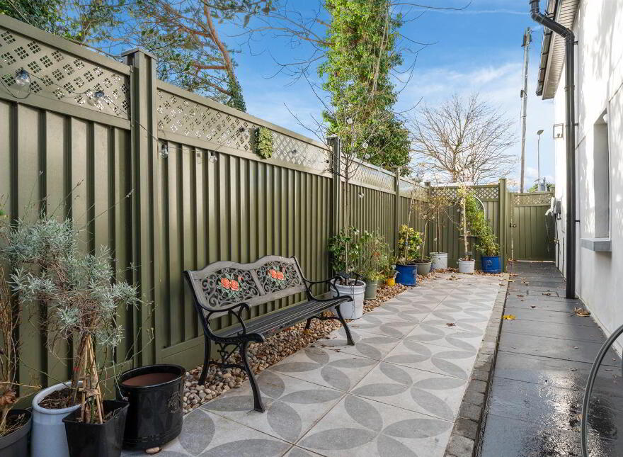 1009a Upper Newtownards Road, Dundonald, Belfast, BT16 1RN