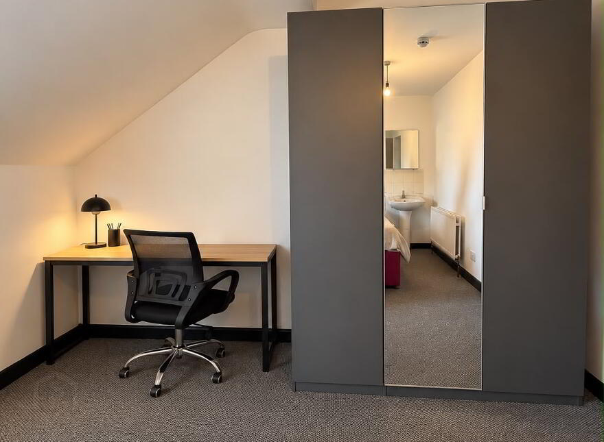 ROOMS AVAILABLE NOW, Stranmillis Gardens, Belfast, BT9 5AS