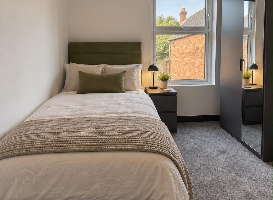 ROOMS AVAILABLE NOW, Stranmillis Gardens, Belfast, BT9 5AS