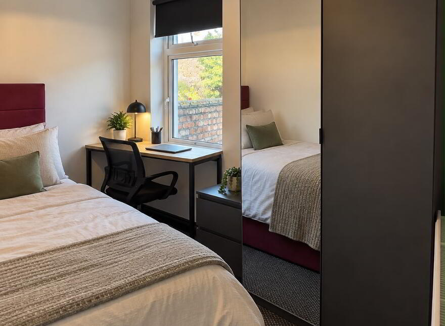 ROOMS AVAILABLE NOW, Stranmillis Gardens, Belfast, BT9 5AS
