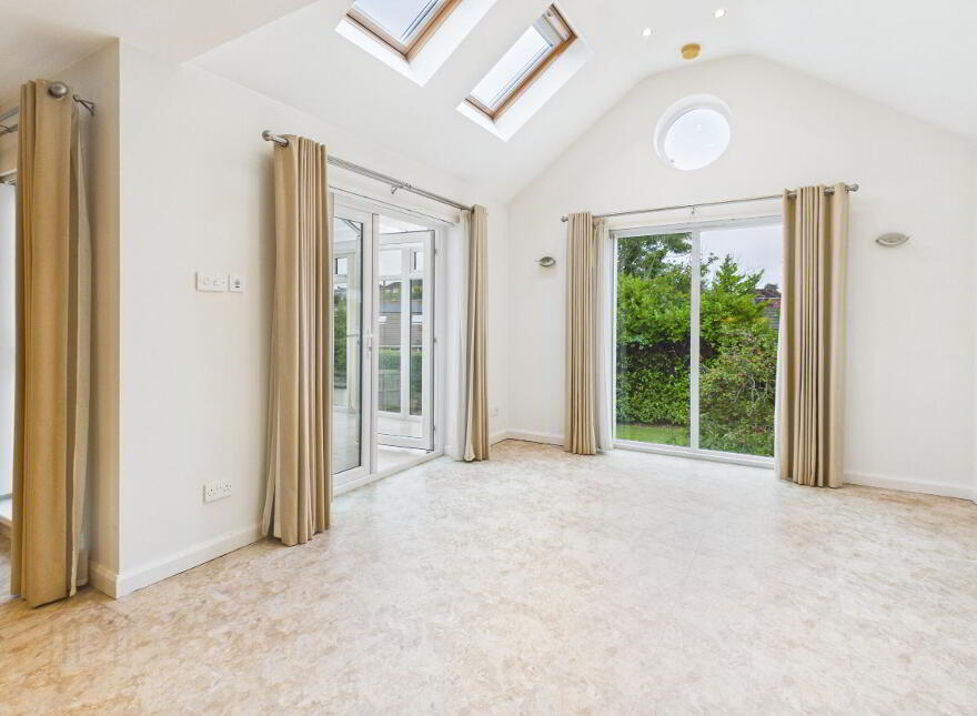 82 Newtownards Road, Bangor, BT20 4HR