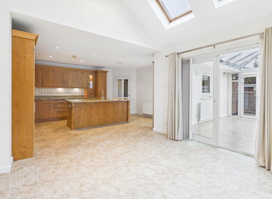 82 Newtownards Road, Bangor, BT20 4HR
