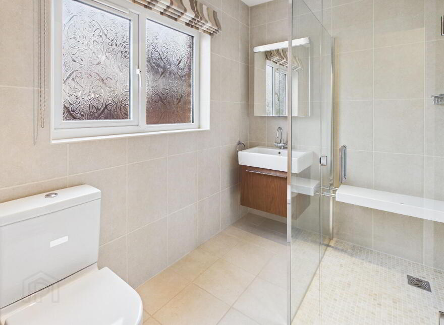 82 Newtownards Road, Bangor, BT20 4HR