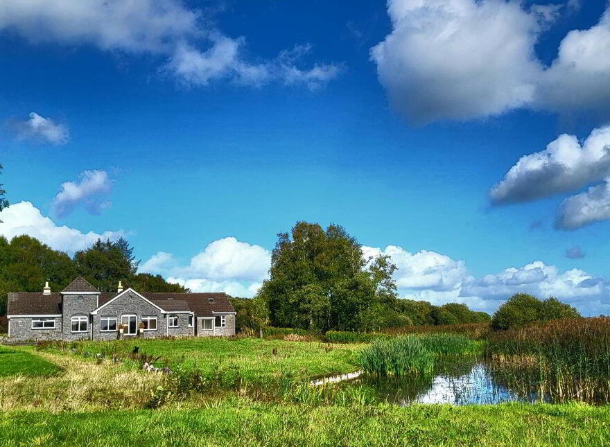 Derry Quay Lodge, Ballymagibbon South, Cross, F12VY04