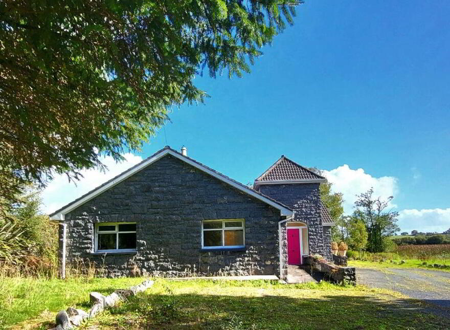 Derry Quay Lodge, Ballymagibbon South, Cross, F12VY04