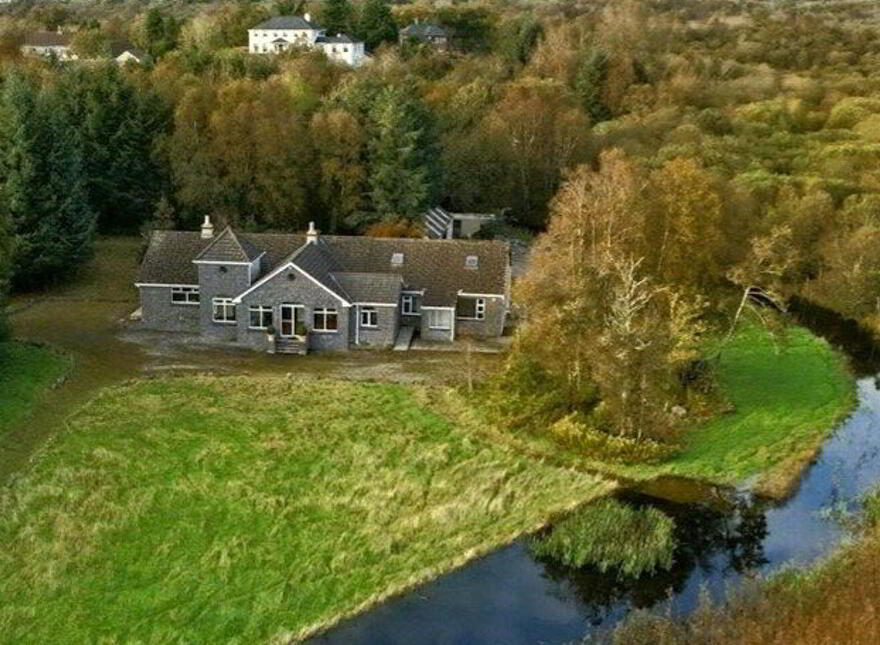 Derry Quay Lodge, Ballymagibbon South, Cross, F12VY04