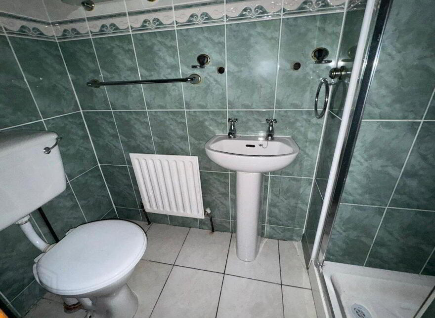 Derry Quay Lodge, Ballymagibbon South, Cross, F12VY04
