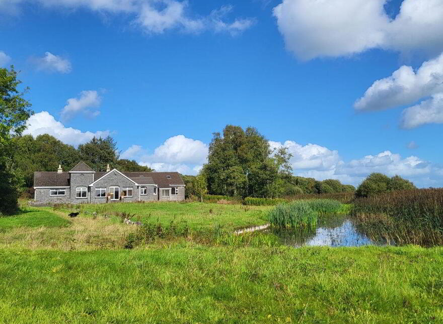 Derry Quay Lodge, Ballymagibbon South, Cross, F12VY04