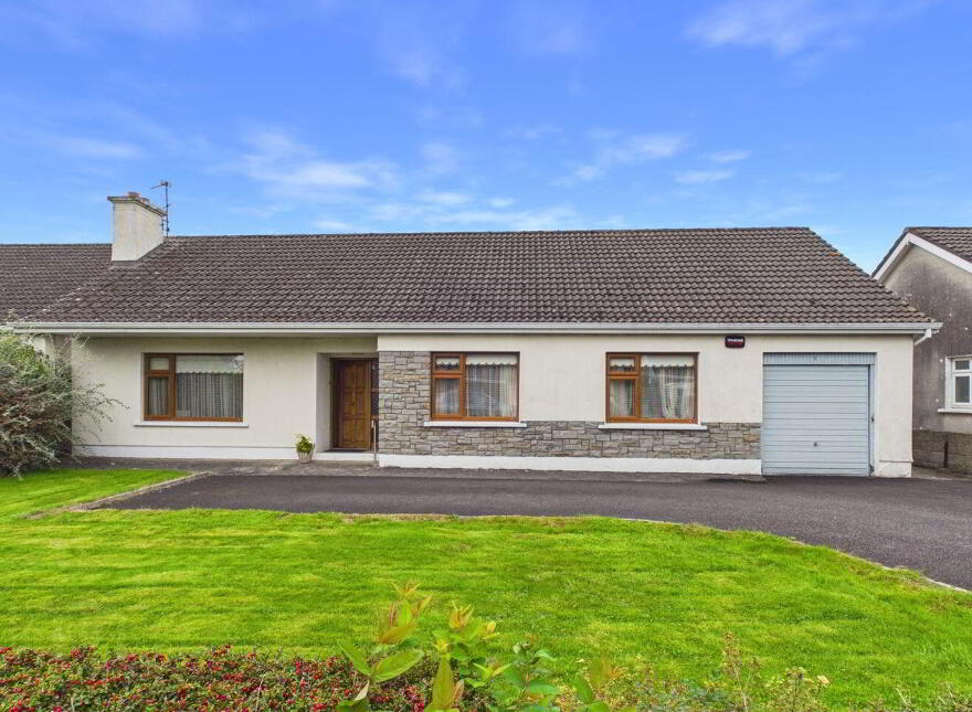 8 Oaklawn Drive, Nenagh, E45CH61