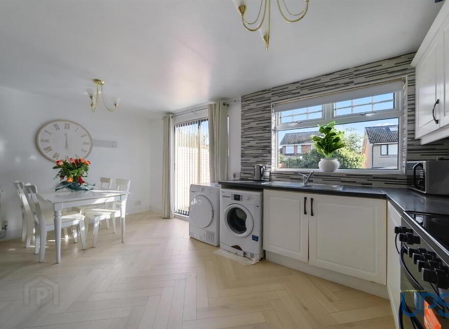 10 Coolnasilla Drive, Glen Road, Belfast, BT11 8JX