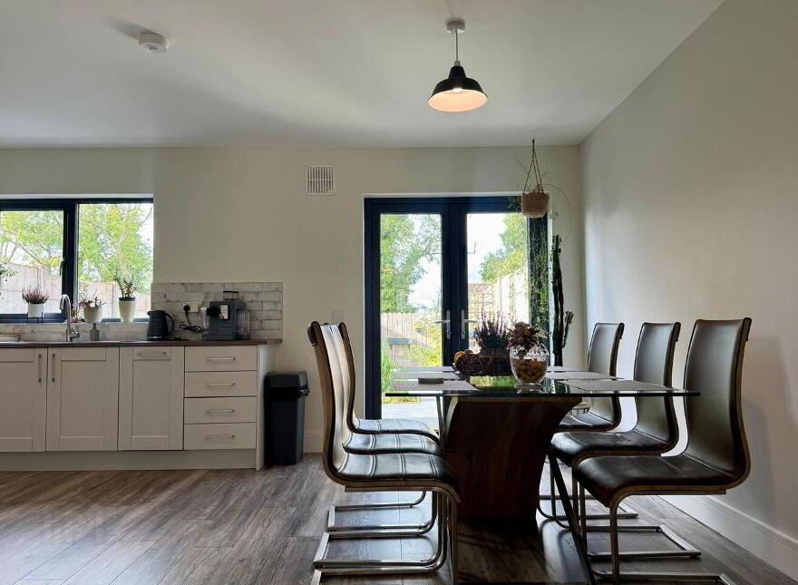 28 Meadow Avenue, Whitebrook, Whiterock, Y35R99C