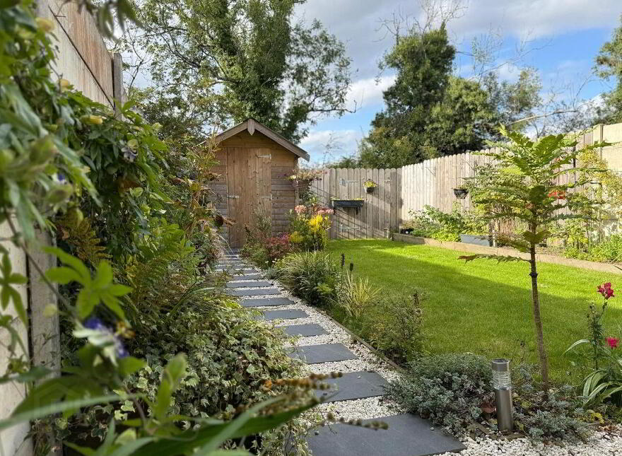 28 Meadow Avenue, Whitebrook, Whiterock, Y35R99C