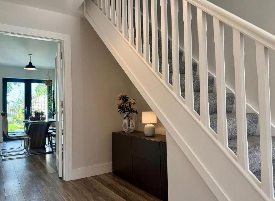 28 Meadow Avenue, Whitebrook, Whiterock, Y35R99C