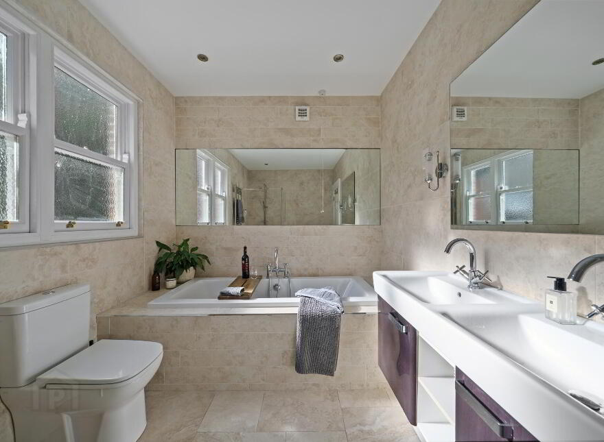 48 Wellington Park, Malone Road, Belfast, BT9 6DP